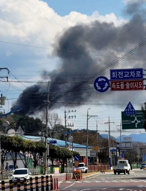 文在寅向韓軍教練機事故4名遇難者致哀