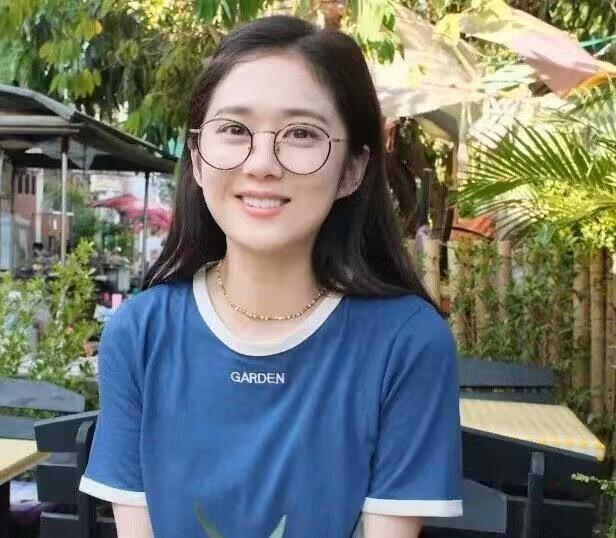43岁张娜拉近照被曝光 网友：我都老了，她还是以前的样子