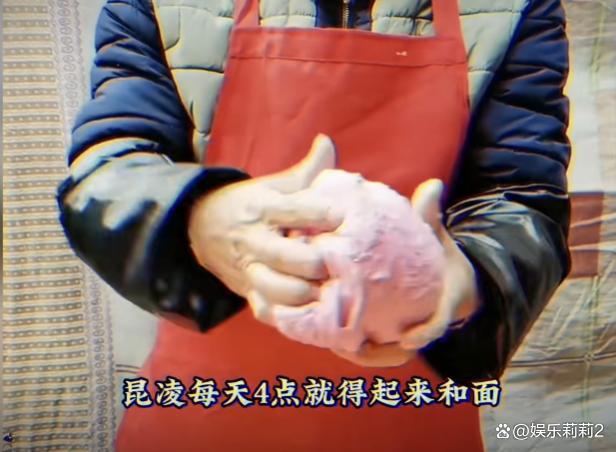 大叔背了400个鸡蛋饭店老板娘主动帮忙卖 暖心善举引热议