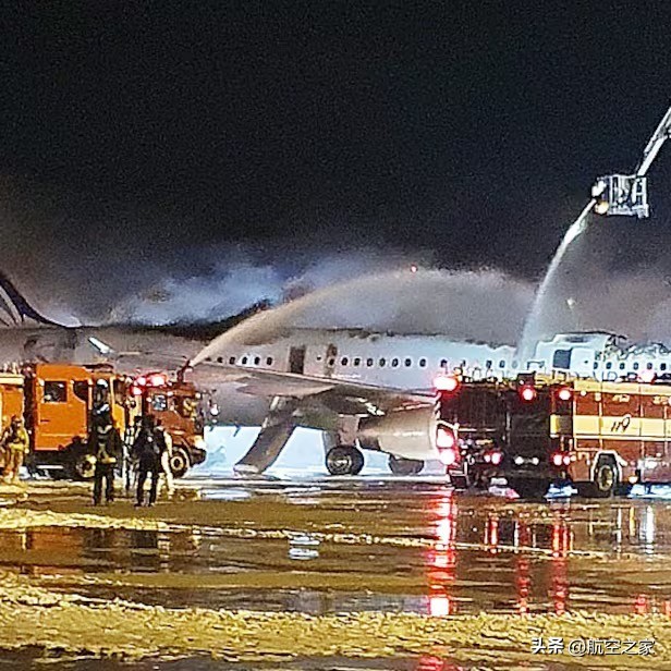 載176人客機在韓國釜山機場起火 全員安全撤離