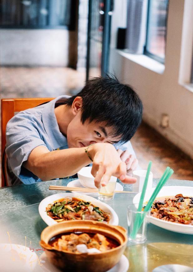 易烊千玺为何能成最年轻金鸡影帝 实至名归的演技之路