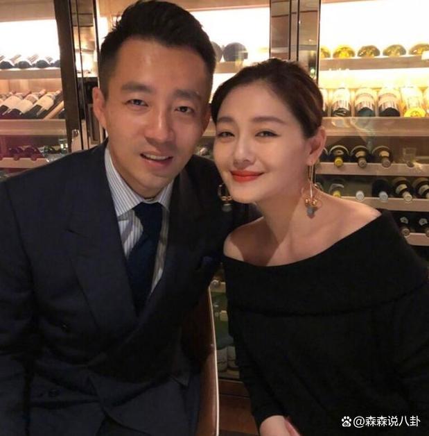 大S发和具俊晔的全家福给汪小菲拜年，随即拉黑前夫