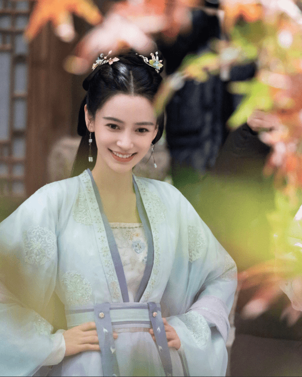 杨颖晒新剧杀青花絮照 造型异域汉风完美切换_娱乐频道_中华网