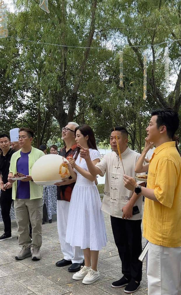 曾黎王冰冰同框錄制綜藝 了解非遺文化同框養眼