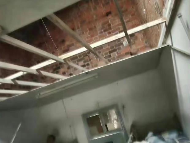 华中科技大学辟谣有宿舍遭遇雷击！校方：吊顶被风吹落 目前已修好