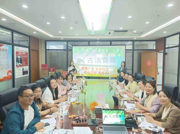 古法香珠伴母爱 金融宣教护家园——广发银行武汉沌口支行开展金融教育宣传