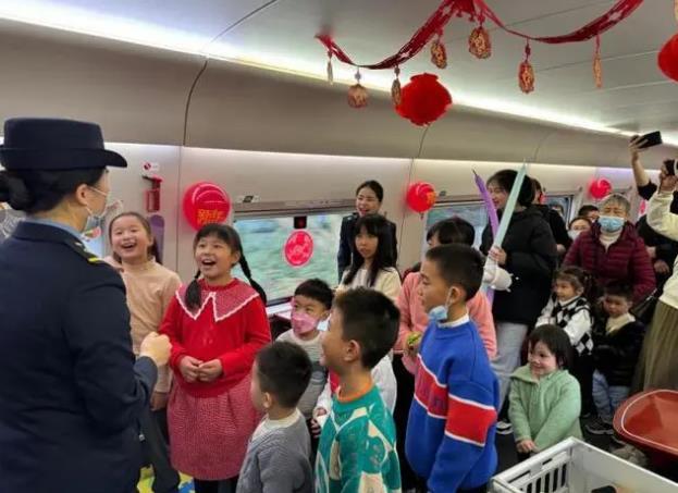 春節中 中国の高速鉄道に「子供用車両」が登場