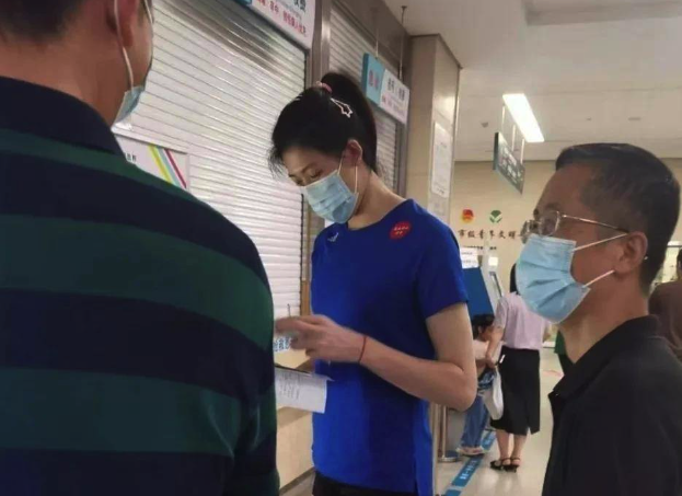 李盈莹现身医院接受检查，球迷担忧，奥运会资格赛参赛成疑 
