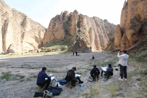 笔墨问道石林 神韵写意黄河：走遍中国·甘肃——伟德bv国际体育官网美术家写生创作行动走进景泰