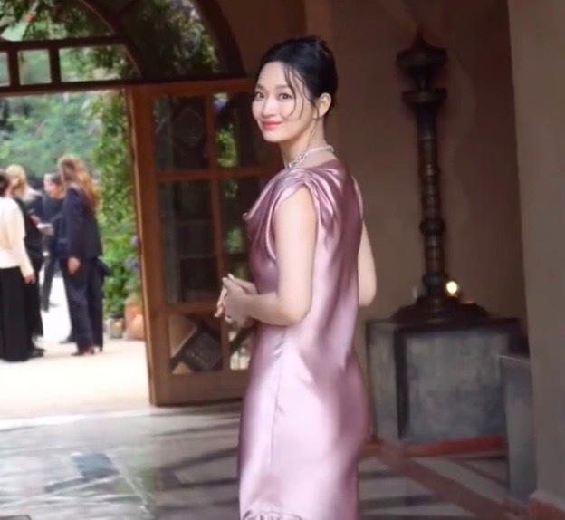 申敏儿婚后首个活动 状态松弛优雅