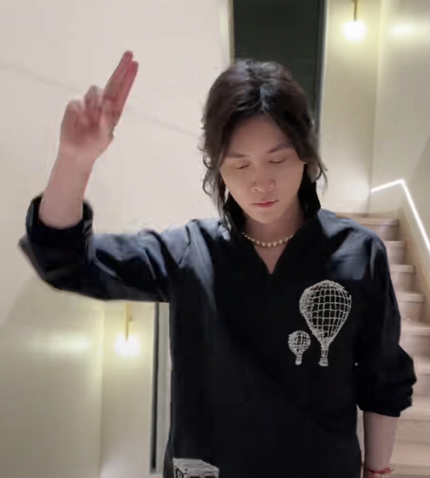 对于张大仙的直播内容,有网友透露,张大仙应该会直播