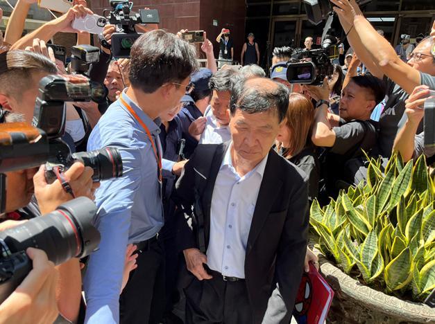 台北前副市长开庭前得知妻子轻生坠楼 悲剧引发关注