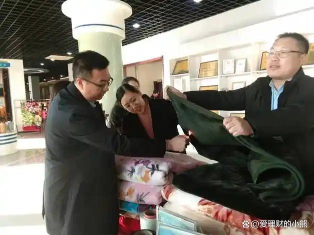 我這一身聚酯纖維派上用場(chǎng)了 冬季穿衣新趨勢(shì)