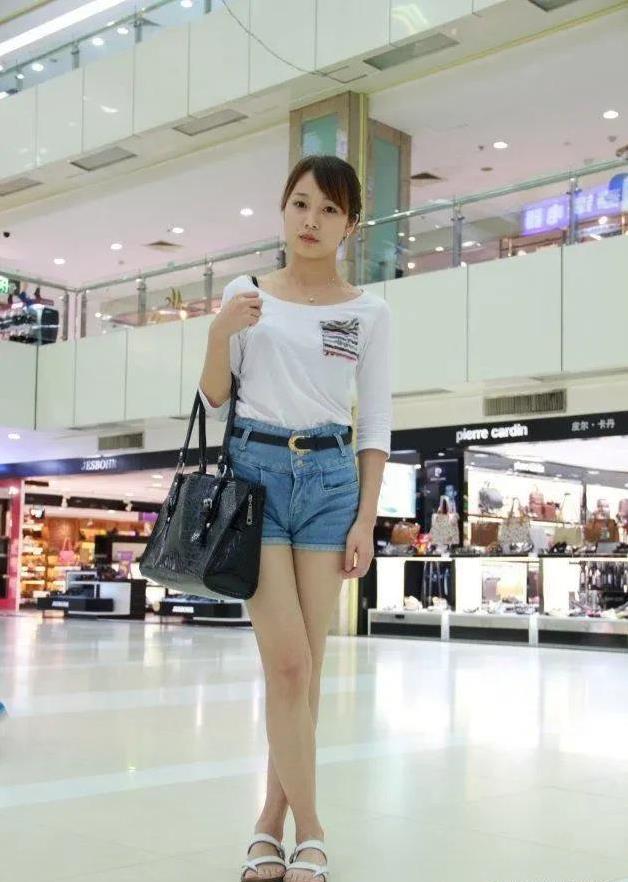 李连杰疼女儿却定三禁令，偏爱利智母女俩，自己笑称笨爸爸