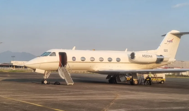 nasa这两架飞机在湾湾玩触地复飞背后信息量很大3