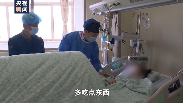 被困79小时想大口喝矿泉水的女孩双腿保住了！救治中曾两次出现水肿
