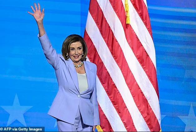 佩洛西宣布退休 国会“铁娘子”谢幕