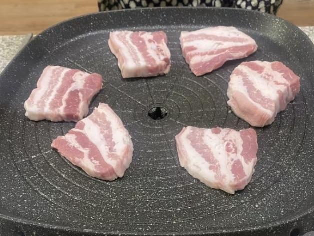 韩国一片烤五花肉26元惹众怒：不要对“灵魂食物”下手