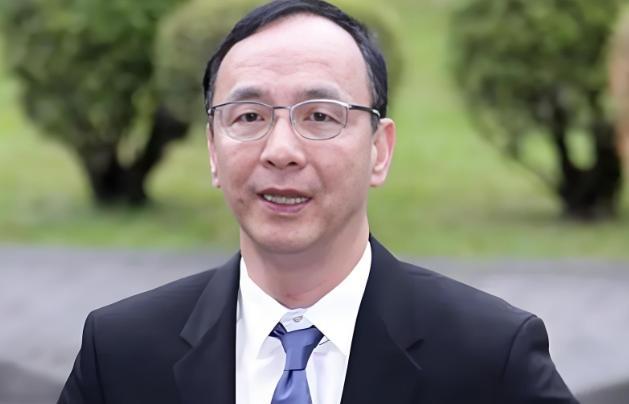 蓝营党魁之争,郑丽文开火,打击民进党、拒美讹诈,台湾才有活路