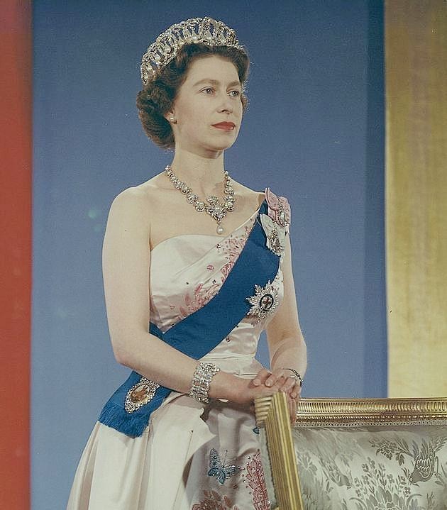 英国女王年轻时的照片