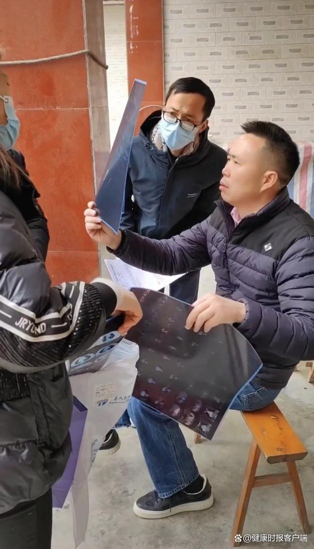 华西医院教授回家过年免费帮乡亲看CT 网友：有这样的乡邻，真好