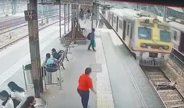 印度机车检查员卧轨自杀身亡乘客站台目睹全程