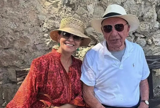 92岁默多克又恋爱了，与66岁分子生物学家海边度假，邓文迪将密友介绍给前夫