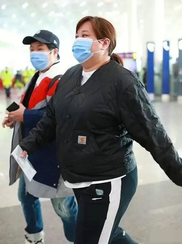 贾玲回应胖了：压力太大只能靠吃饭排解 真.干饭人！