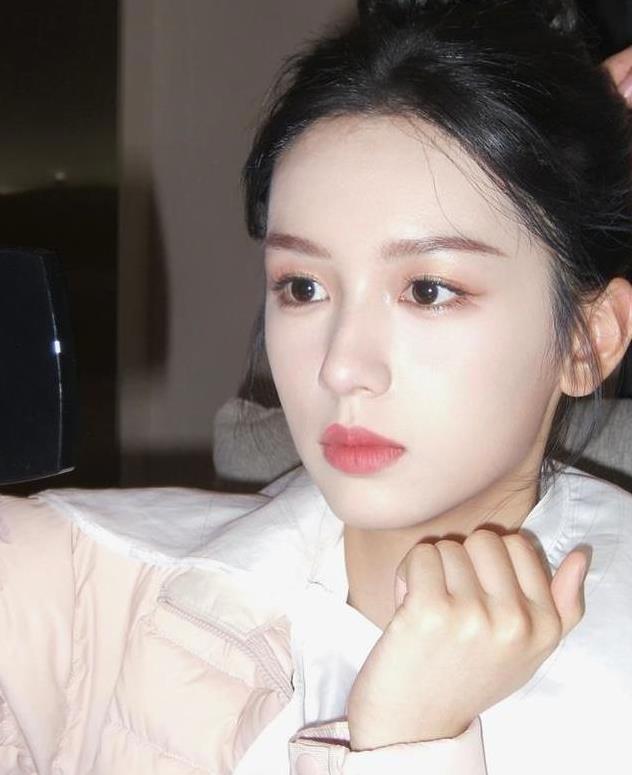 周也：从默默无闻到话题女王，演技与坚持铸就她的逆袭之路！
