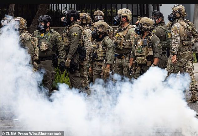 突发！洛杉矶爆发零元购，2000国民警卫队进入！熟悉的一幕重演！