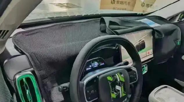 零跑B10颜值爆表，智能配置拉满，价格却让人心动？