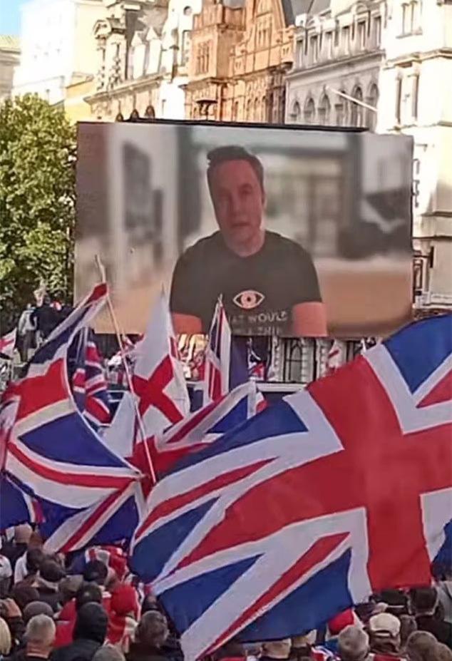 英国超10万人参加反移民游行 规模远超预期