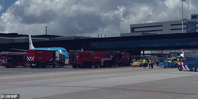 荷兰一机场有人卷入发动机身亡 警方正在进行调查