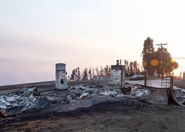 洛杉矶野火亲历者讲述灾情 损失惨重家园被毁