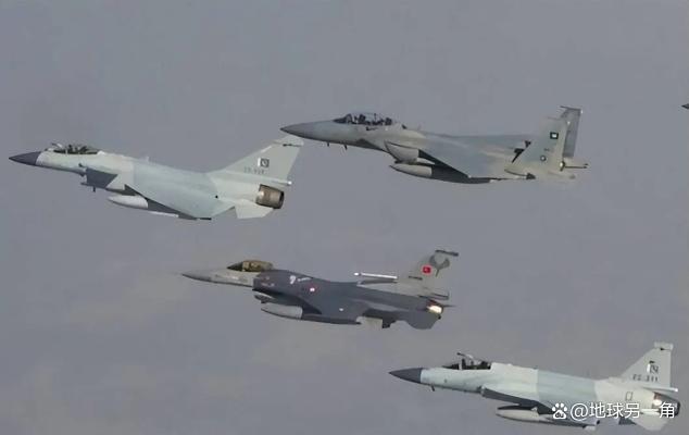 美国刚承认歼10CE战果，枭龙再破记录，多国纷纷采购中国军品