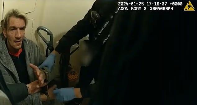 英国42岁男子故意传播艾滋病毒 近400人受害