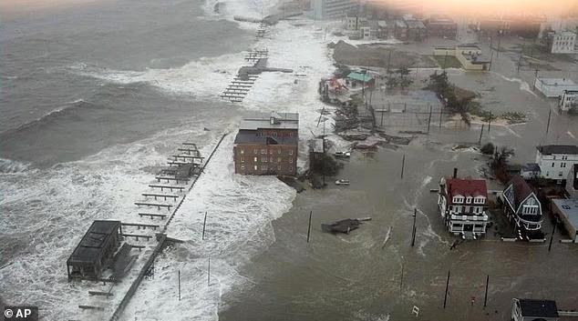 气象学家拍下风暴“梅丽莎”风眼 潜在飓风威胁美国东海岸