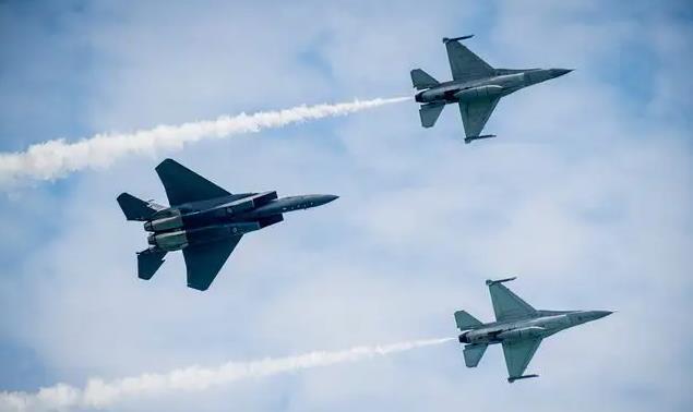 乌克兰空军司令部：美计划拨款1亿美元用于培训乌飞行员驾驶F-15和F-16战机