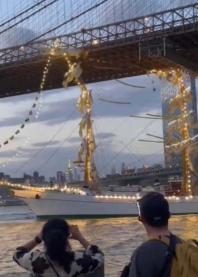 墨海軍帆船撞橋事故細(xì)節(jié)披露 2死19傷悲劇