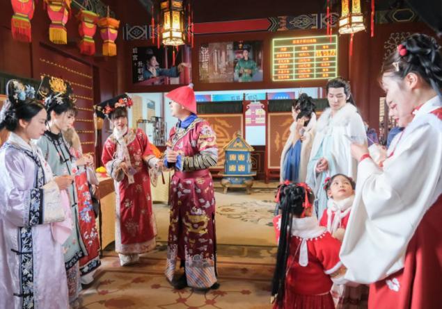 閻王爺成“解壓神” 橫店NPC們爆火 擊中打工人共鳴