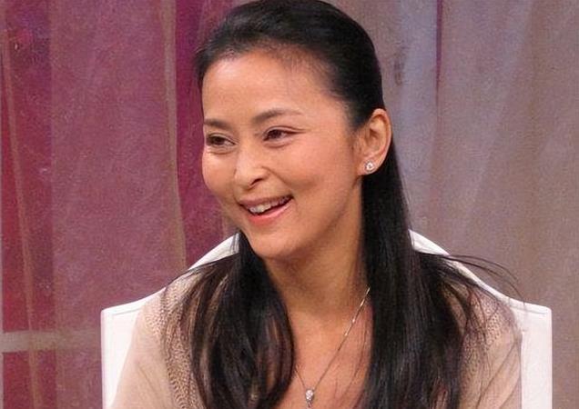 演员何音：离婚那天抱着儿子痛哭，再婚嫁给小9岁许云帆终得幸福