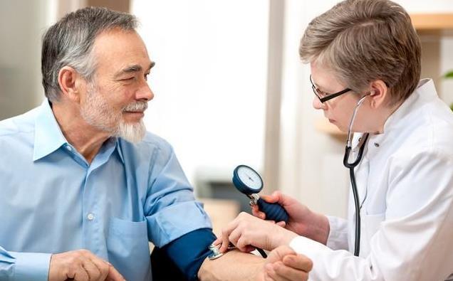 高血压患者不能轻易戒酒？医生多次强调：真正要注意的，是这3点