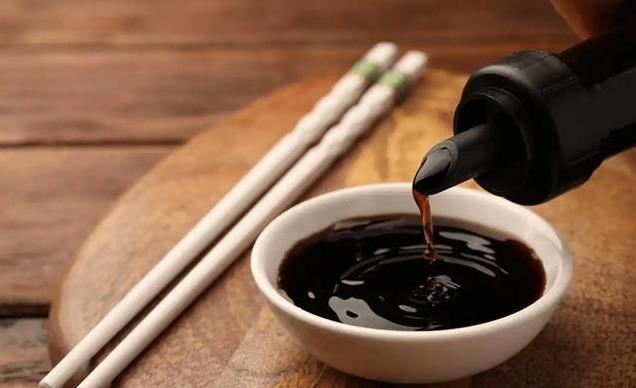 酱油是“害人油”,吃多会致癌?瓶身有这4个字,再不停用酿大祸