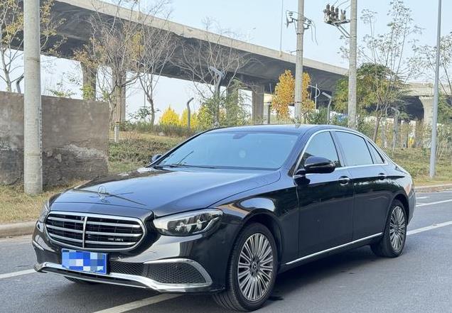 32.8万的 2022款奔驰 E级，黑色轿车4万公里未过户，值吗？