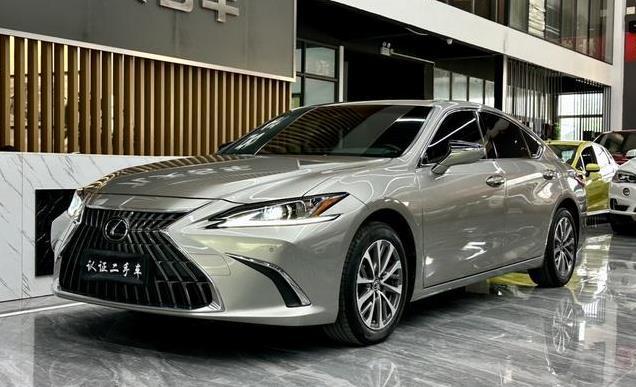 2022款雷克萨斯ES200，2.9万公里，适合追求舒适驾乘体验的人士！