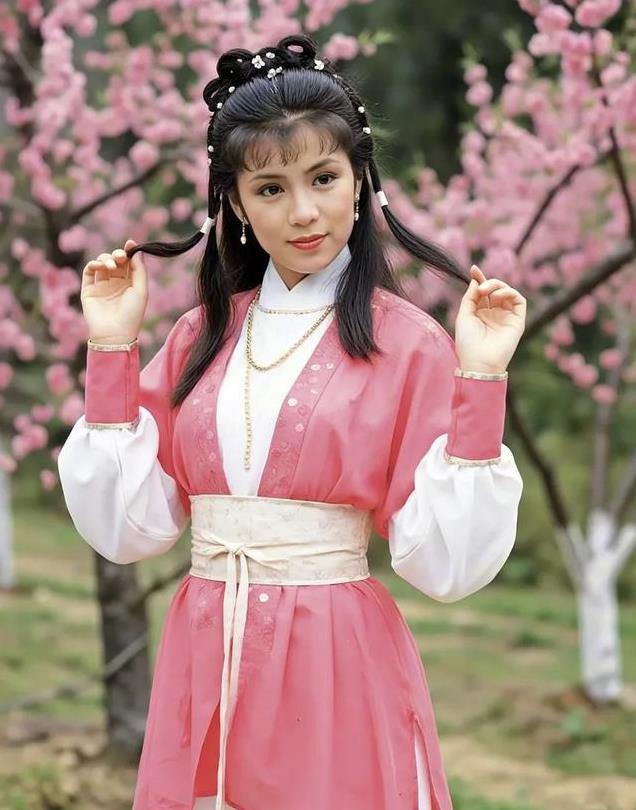 灵动俏黄蓉，甜美映人心—翁美玲