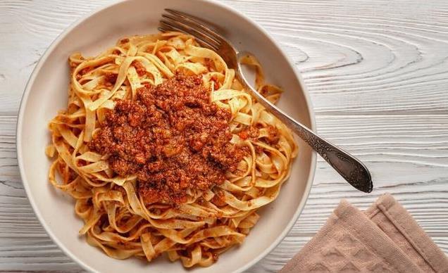 多吃面条对“胰岛”不好?提醒:若想降血糖,平时少吃5种食物