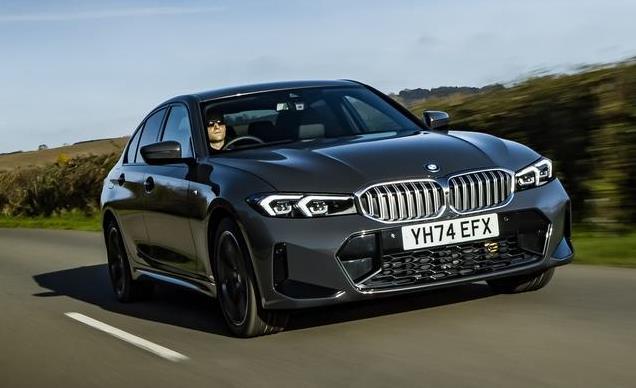 2025宝马 330e 混合动力车评测——更大的电池