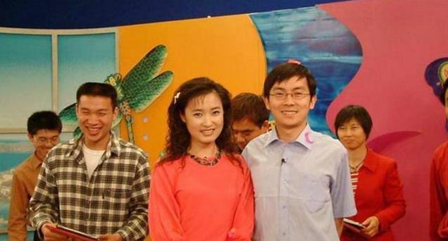 21岁进央视，爷爷外公都是名人，工作30年零失误，高挑漂亮又优秀