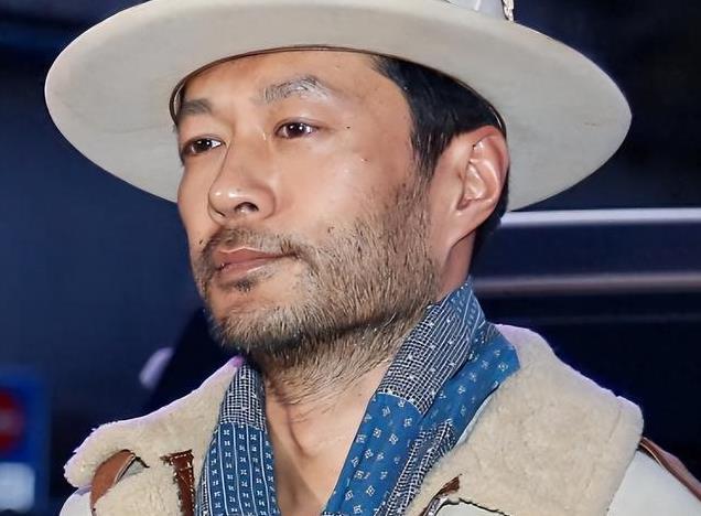 谭凯：因演技太好被误认为是日本人，51岁仍未婚，和老母相依为命